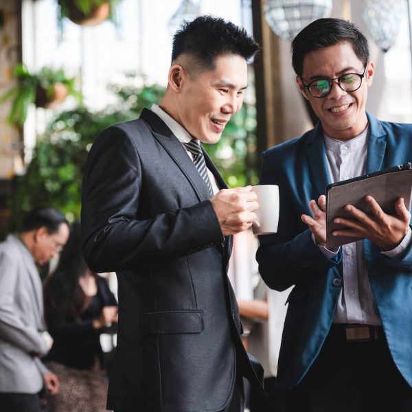 chinese-asian-business-discussion-business-partne-2022-12-16-02-23-49-utc