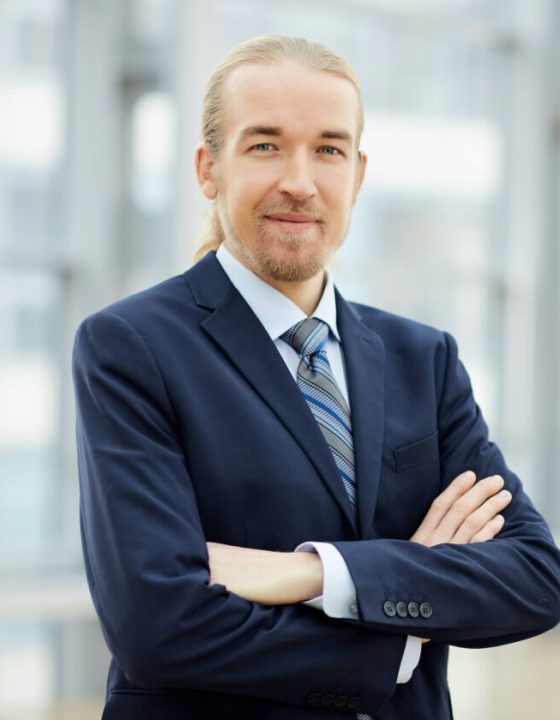 confident-leader-2021-09-24-03-29-05-utc