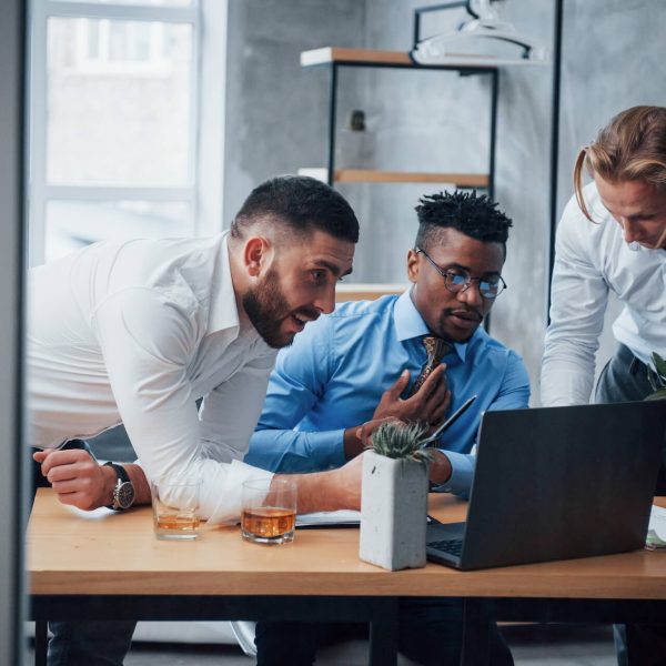 serious-man-fully-concentrated-multiracial-busine-2021-08-29-18-28-37-utc