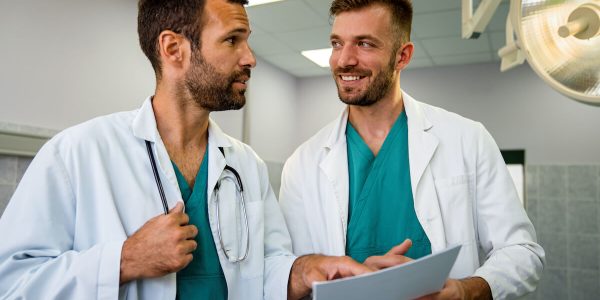 medical-staff-having-discussion-in-hospital-healt-2023-11-27-04-49-16-utc